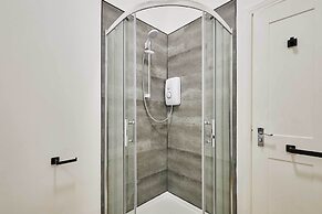 Host Stay Parkside Apartment