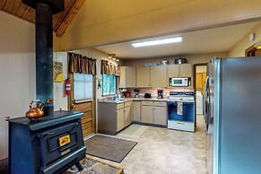 Deck & Mtn Views! Family A-frame Cabin Near Stream