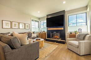 3 BR Duplex w/ Full Kitchen, W & D