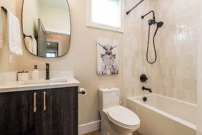 3 BR Duplex w/ Full Kitchen, W & D