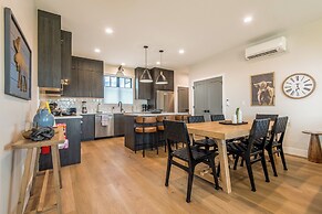 3 BR Duplex w/ Full Kitchen, W & D