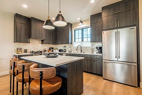 3 BR Duplex w/ Full Kitchen, W & D