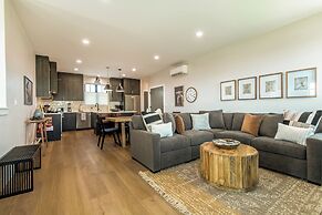3 BR Duplex w/ Full Kitchen, W & D