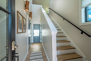 3 BR Duplex w/ Full Kitchen, W & D