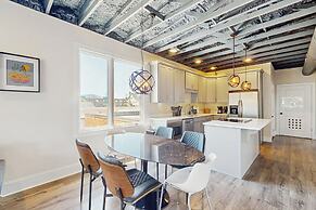 Walkable Gem! Dtwn Chattanooga Base w/ Balcony