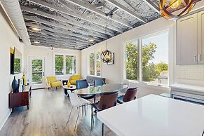 Walkable Gem! Dtwn Chattanooga Base w/ Balcony