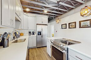 Walkable Gem! Dtwn Chattanooga Base w/ Balcony