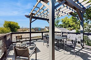 Walkable Gem! Dtwn Chattanooga Base w/ Balcony