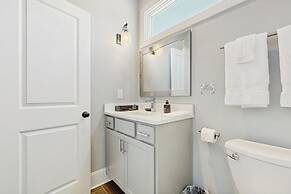 Walkable Gem! Dtwn Chattanooga Base w/ Balcony