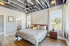 Walkable Gem! Dtwn Chattanooga Base w/ Balcony