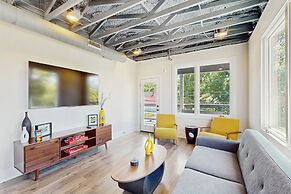 Walkable Gem! Dtwn Chattanooga Base w/ Balcony