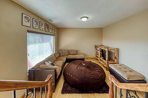Cozy 4BR Mountain View Fireplace Deck