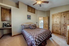 Cozy 4BR Mountain View Fireplace Deck