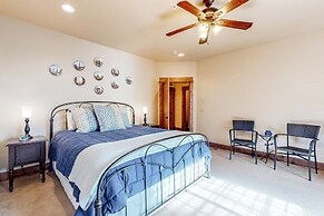 3BR w/ Balcony, Central AC & Deck