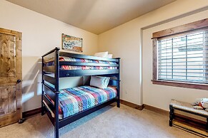3BR w/ Balcony, Central AC & Deck