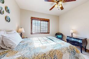 3BR w/ Balcony, Central AC & Deck