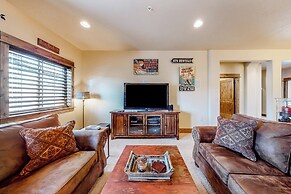 3BR w/ Balcony, Central AC & Deck