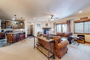 3BR w/ Balcony, Central AC & Deck
