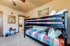 3BR w/ Balcony, Central AC & Deck