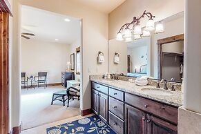 3BR w/ Balcony, Central AC & Deck