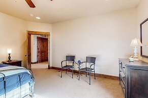 3BR w/ Balcony, Central AC & Deck