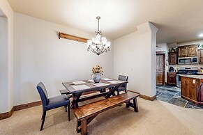 3BR w/ Balcony, Central AC & Deck