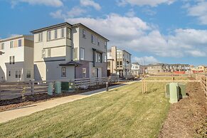 8 Mi to Denver Tech Center: Business-ready Retreat