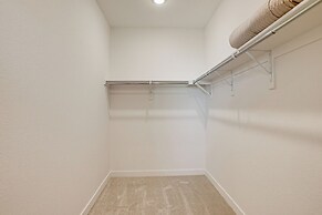 8 Mi to Denver Tech Center: Business-ready Retreat