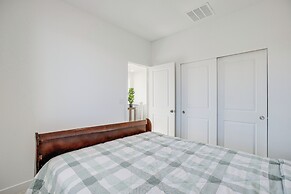 8 Mi to Denver Tech Center: Business-ready Retreat