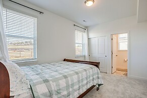 8 Mi to Denver Tech Center: Business-ready Retreat