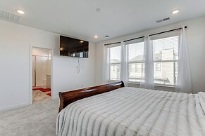8 Mi to Denver Tech Center: Business-ready Retreat