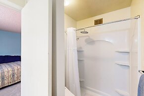 3BR Home w/ Large Yard, Grill, Mountain Views