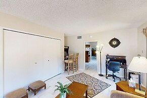 3BR Home w/ Large Yard, Grill, Mountain Views