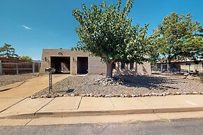 3BR Home w/ Large Yard, Grill, Mountain Views