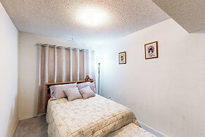 3BR Home w/ Large Yard, Grill, Mountain Views