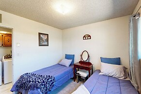 3BR Home w/ Large Yard, Grill, Mountain Views