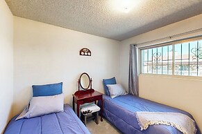 3BR Home w/ Large Yard, Grill, Mountain Views