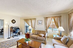 3BR Home w/ Large Yard, Grill, Mountain Views