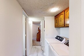3BR Home w/ Large Yard, Grill, Mountain Views