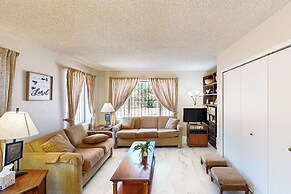 3BR Home w/ Large Yard, Grill, Mountain Views