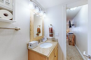 Waterfront Condo W & Dock Access