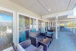 Waterfront Condo W & Dock Access