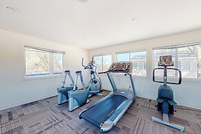 Waterfront Condo W & Dock Access