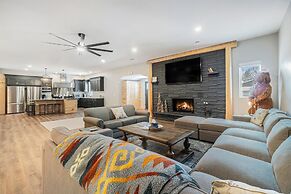 Expansive Lewiston Lodge w/ Private Bowling Alley!