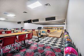 Expansive Lewiston Lodge w/ Private Bowling Alley!