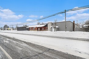 Expansive Lewiston Lodge w/ Private Bowling Alley!