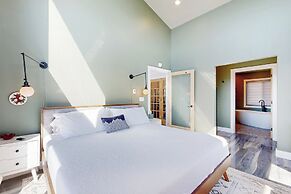 Mountain Retreat w/ Panoramic Views, Fire Pit