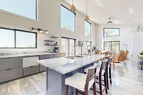 Mountain Retreat w/ Panoramic Views, Fire Pit