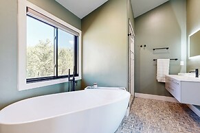 Mountain Retreat w/ Panoramic Views, Fire Pit