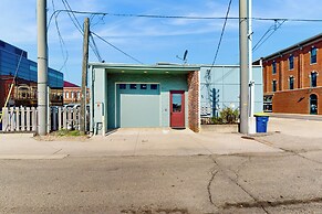 'downtown Delight' w/ Patio! 1 Mi to Ball State